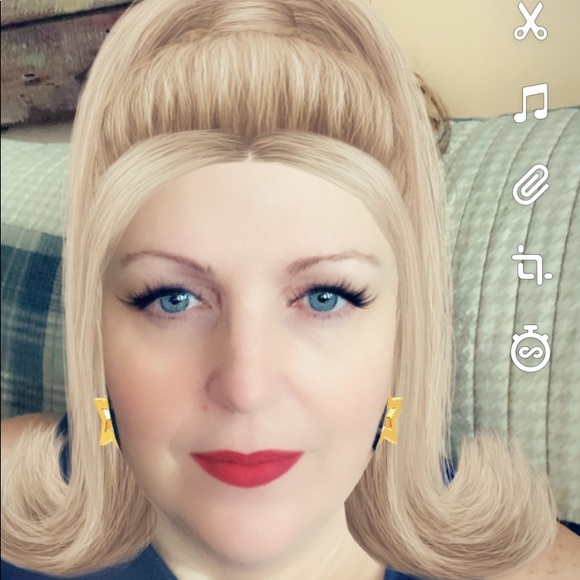 Meet your Posher, Pam - Picture 2 of 3